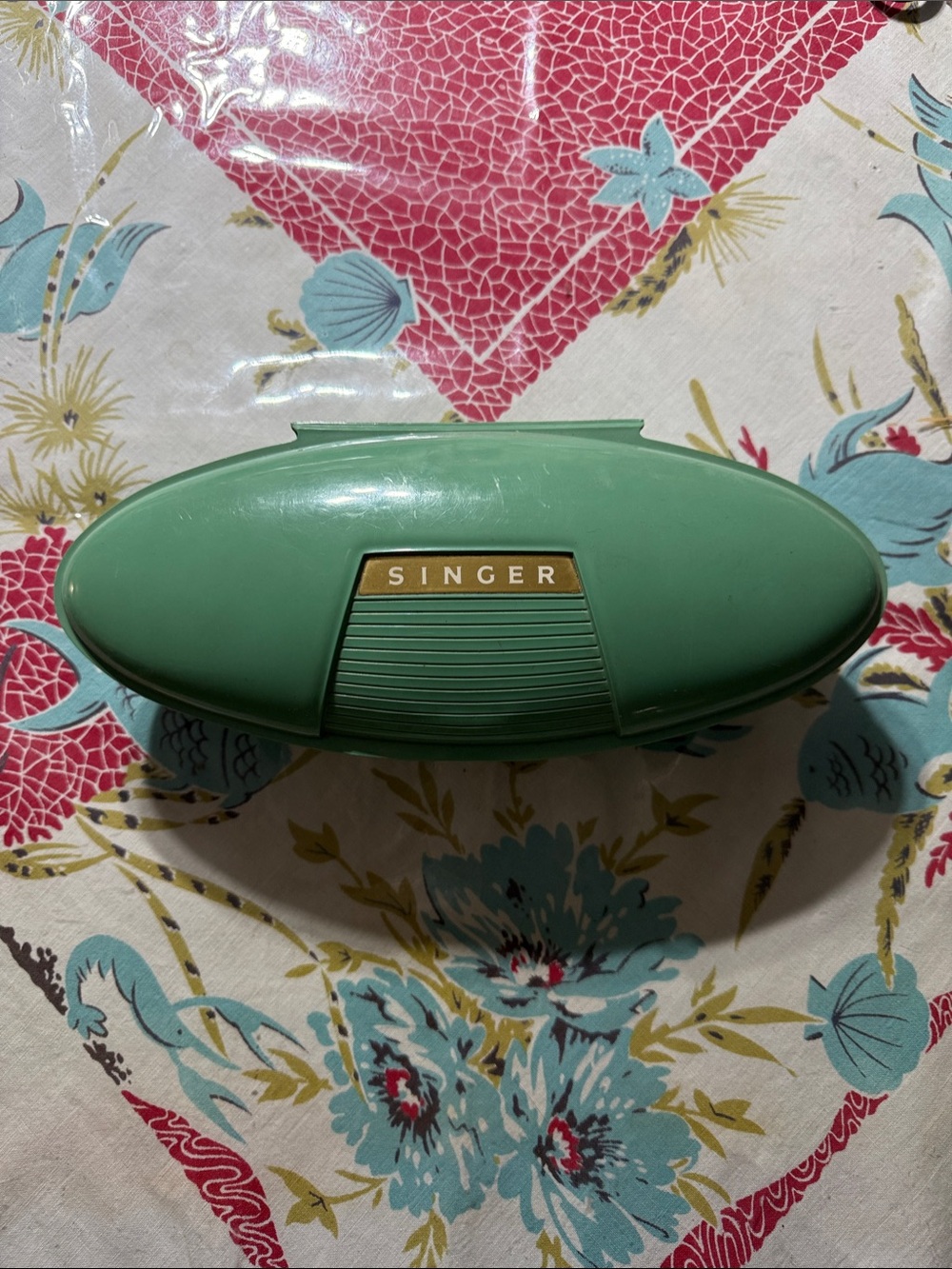 Singer Green Oval Case and Buttonholer